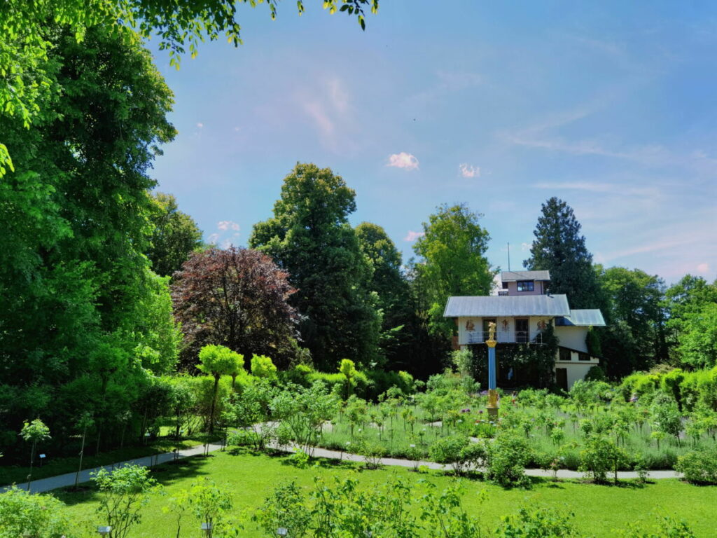 Roseninsel Starnberger See Schlösschen - das sogenannte Casino. Eine komische Bezeichnung für ein Schloss oder?