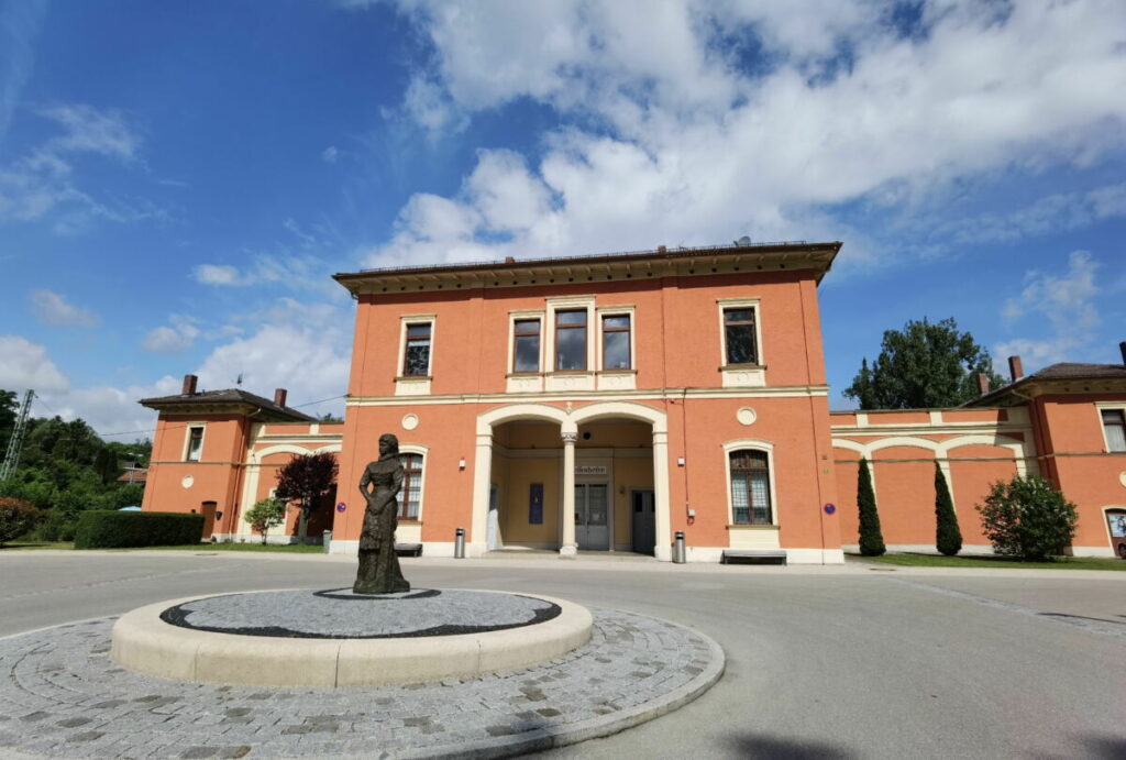 Sissi Museum Possenhofen - untergebracht im ehemaligen Bahnhof Possenhofen