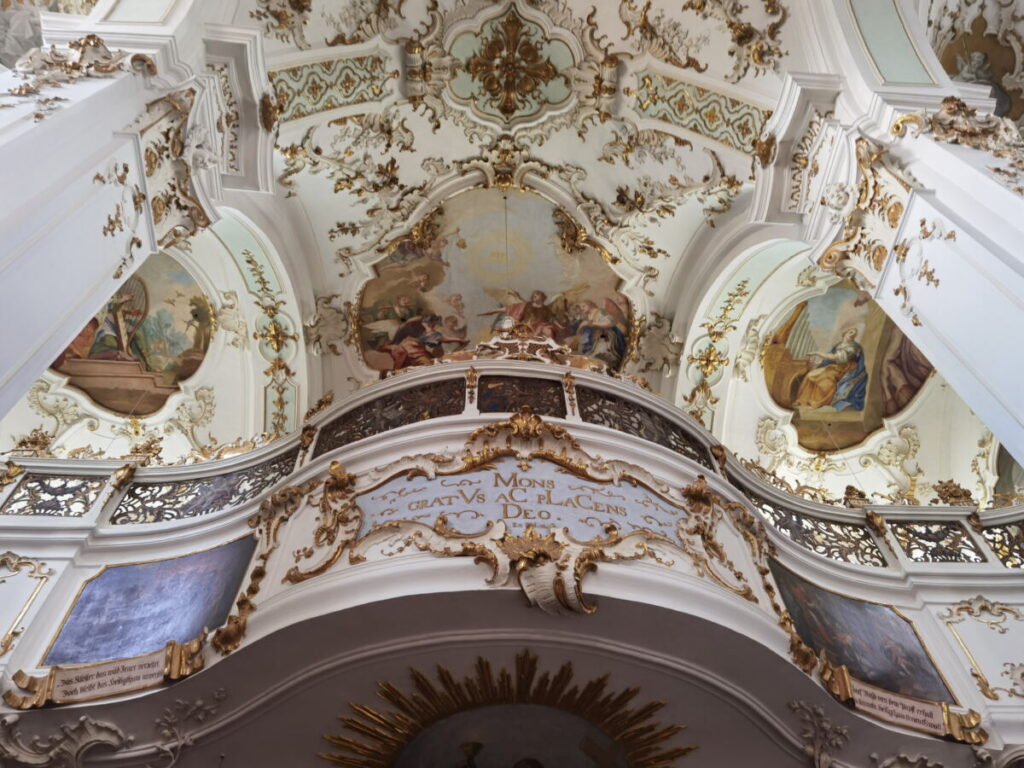 Ganz viel Barockelemente prägen die Klosterkirche