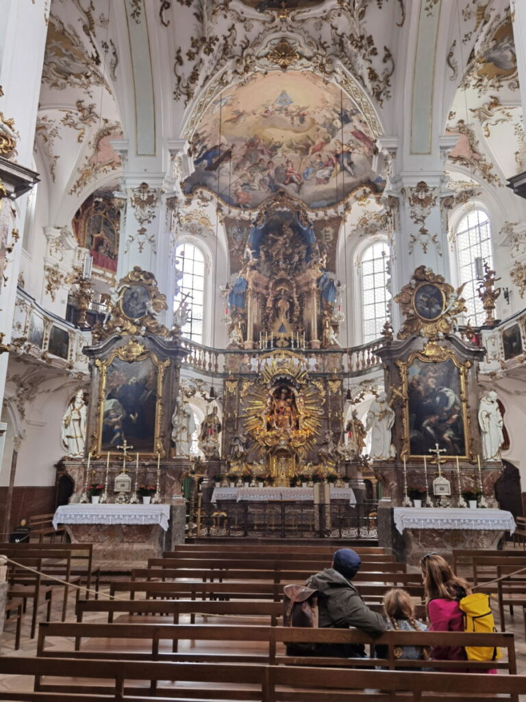In der Wallfahrtskirche im Kloster Andechs