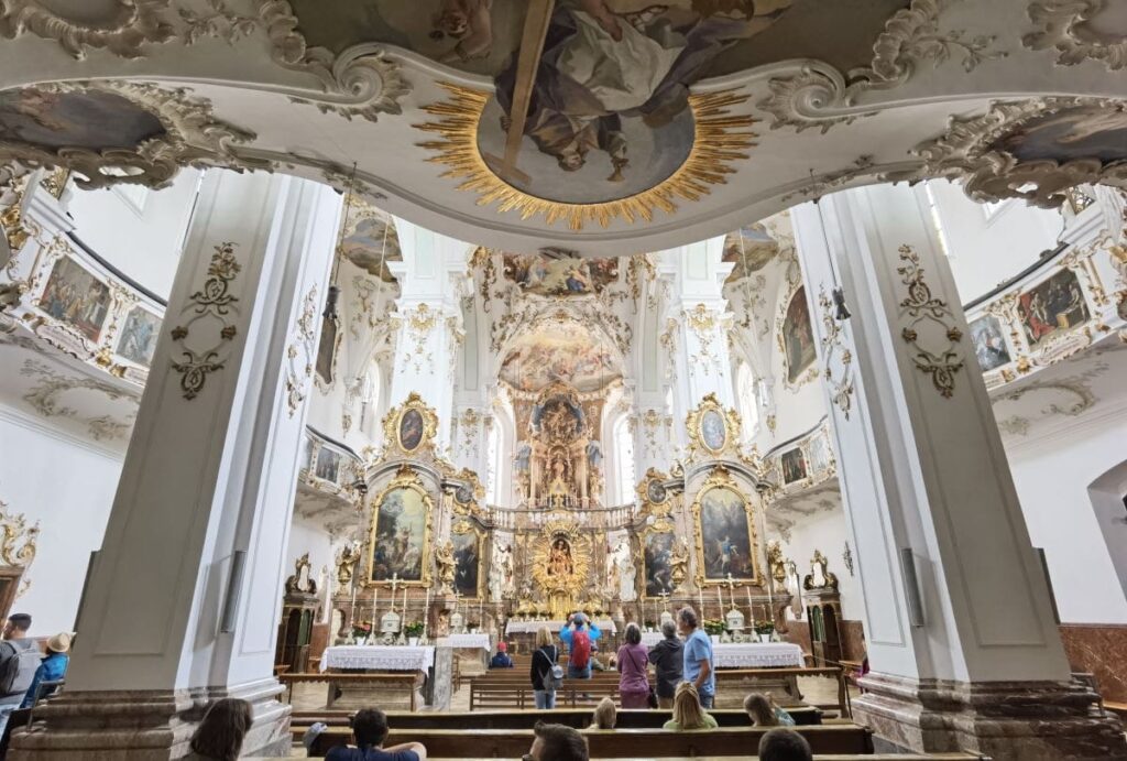 Geistliche Einkehr in der Wallfahrtskirche Andechs